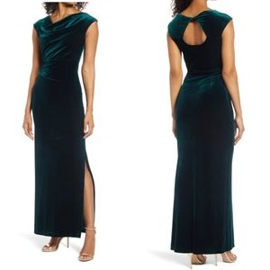 💖 NWT Vince Camuto Cutout-Back Velvet Gown 🎄